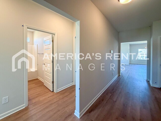 Building Photo - Southern Charm Meets Contemporary Style in Tuscaloosa! Sign a 13-month lease by 5/15/2026 and rec...