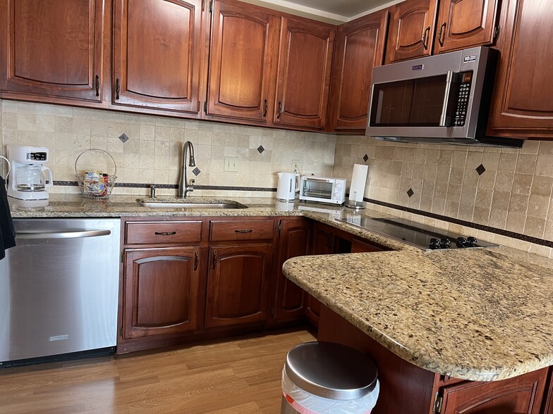 Building Photo - 5034 El Camino Dr