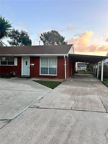 Primary Photo - 105 Carmen Dr