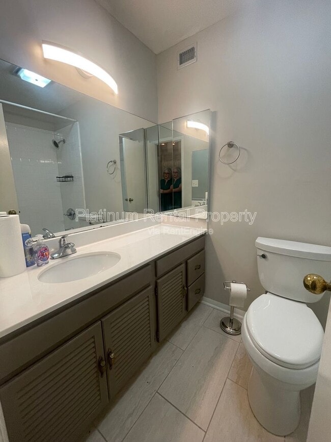 Building Photo - 402 Wynnes Ridge Cir SE