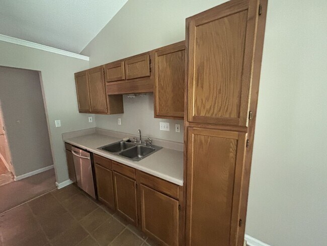 Building Photo - 3 Bedroom, 2.5 Bath Home