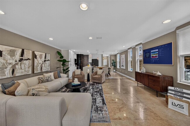 Building Photo - 1215 NE 1st St