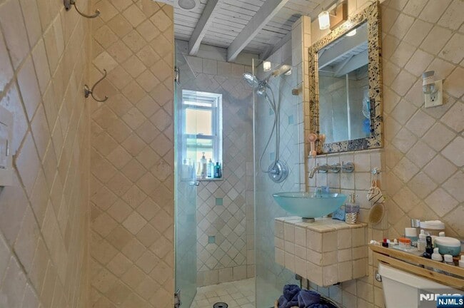 Building Photo - 190 Knickerbocker Rd