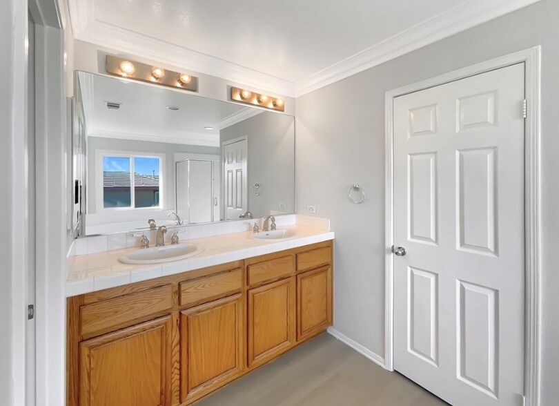 Building Photo - 37326 La Lune Ave