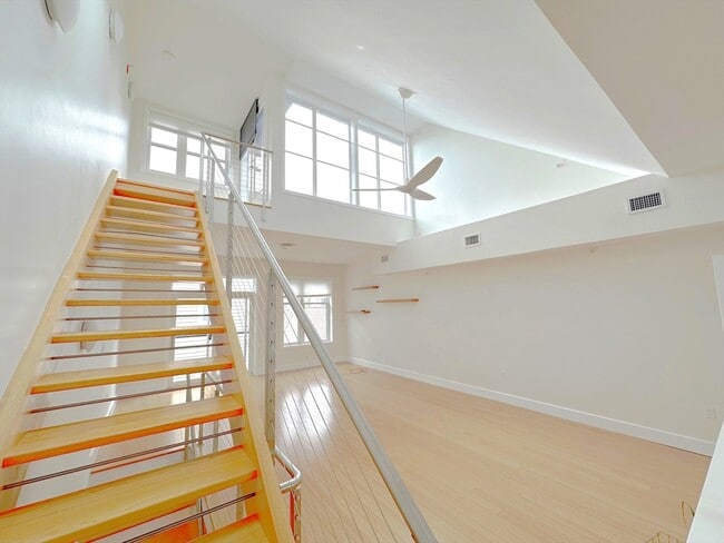 Building Photo - 6 Beacon St