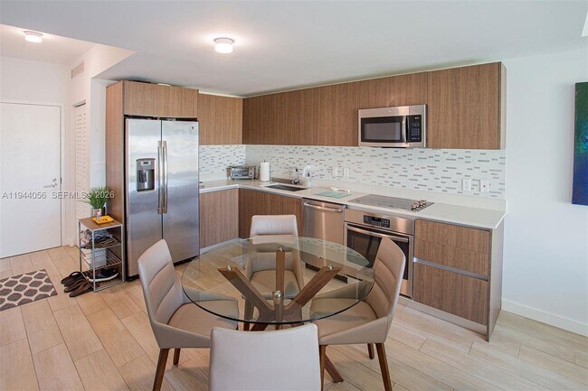 Building Photo - 1600 SW 1st Ave