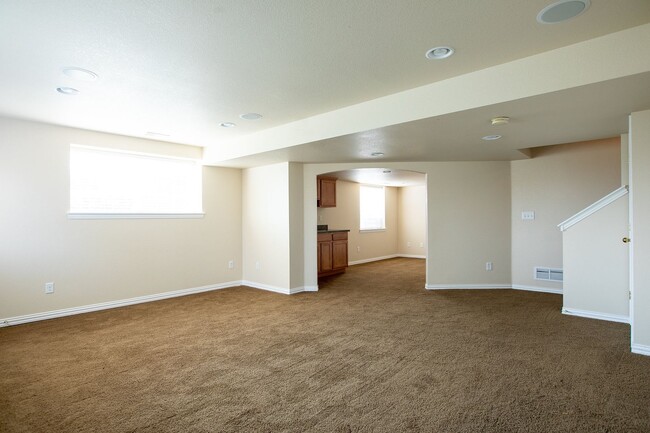 Building Photo - 3232 Chase Dr