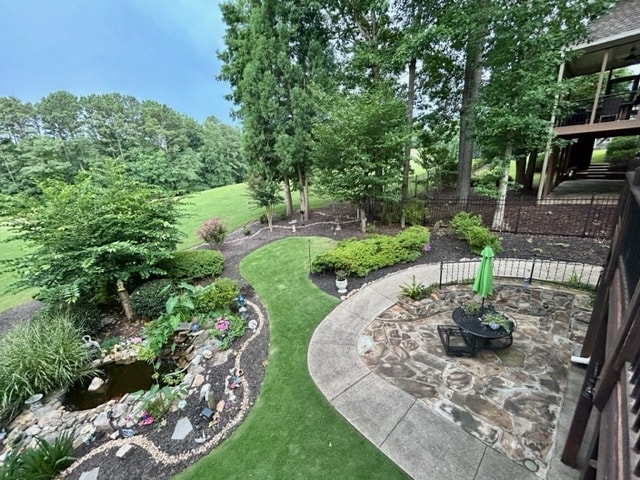 Your Front yard view - 407 Clubview Dr