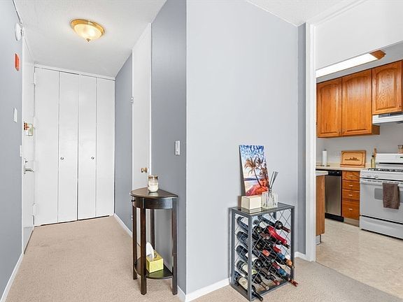 Building Photo - 85 E India Row