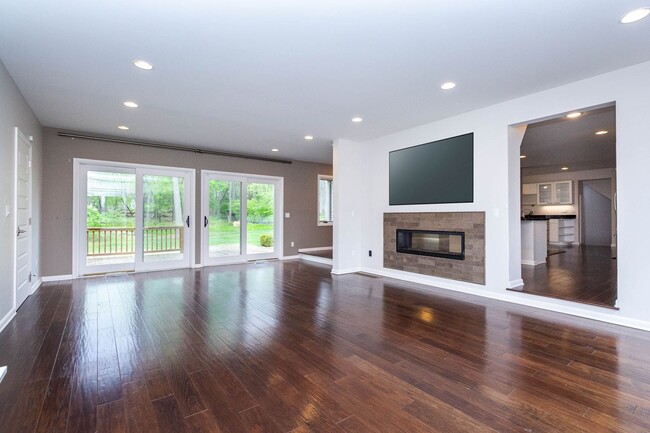 Building Photo - SOPHISTICATED COMFORT in HISTORIC FRANKLIN