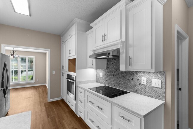 Building Photo - Great Location in the Heart of Madison!