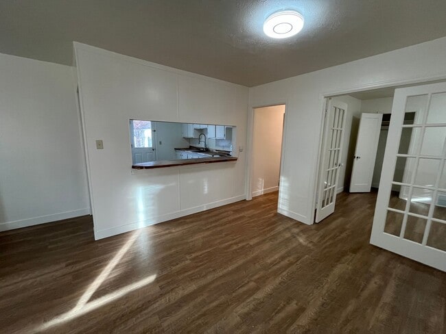 Building Photo - 2923-2925 Poly Dr