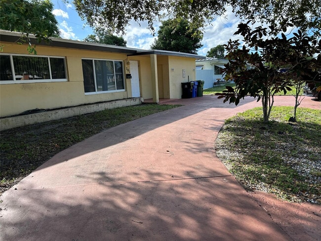 Building Photo - 701 W Evanston Cir