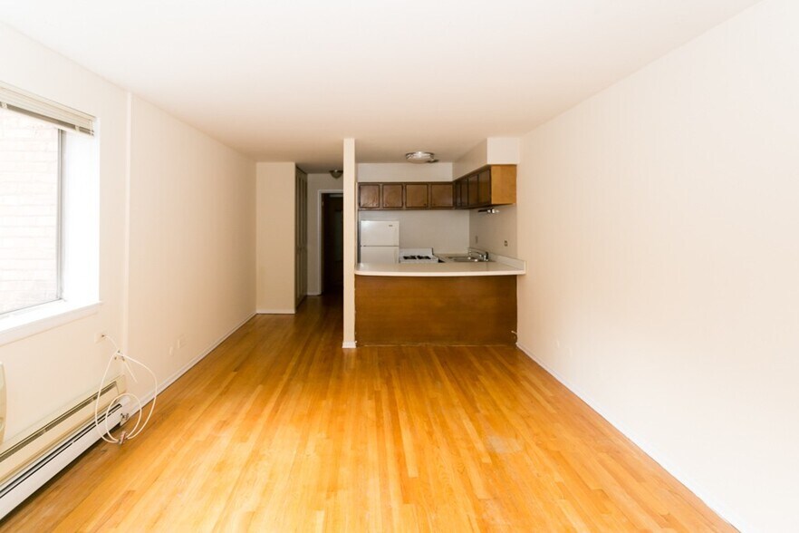 Building Photo - 675 W Wrightwood Ave