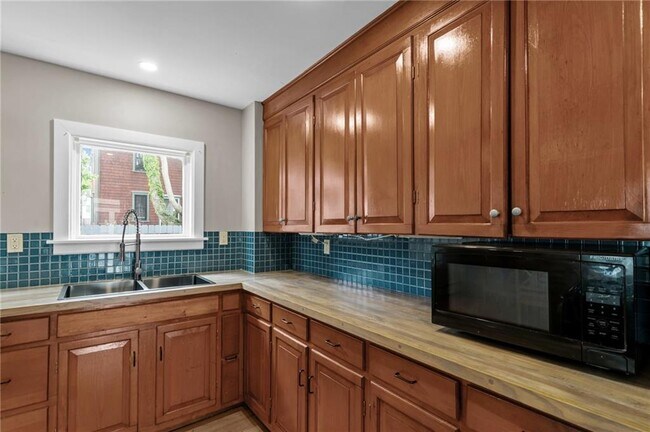 Building Photo - 19 Cross St