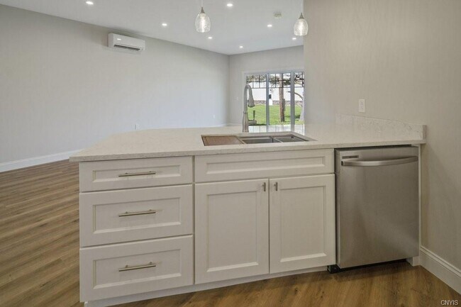 Building Photo - 129 Oakcrest Rd