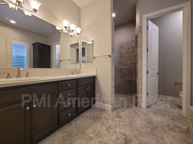 Building Photo - 8099 Traditions Ct