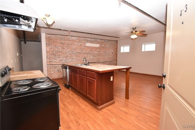 Building Photo - 150 Court St