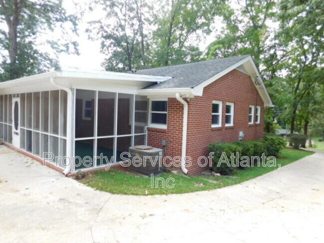 Building Photo - 4850 Lehigh Dr