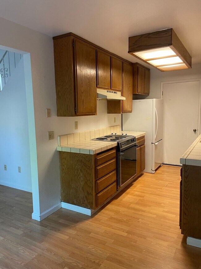 Building Photo - Bennett Valley Condo with Garage!
