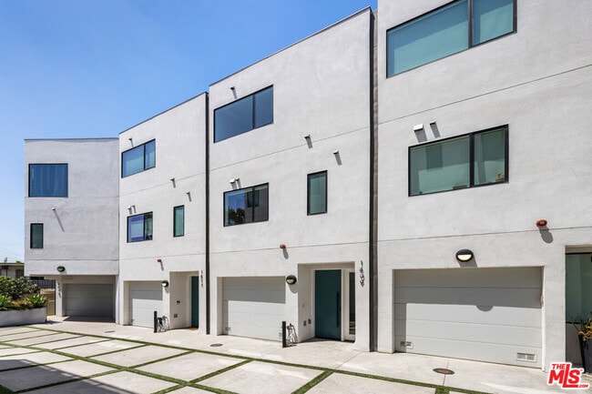 Primary Photo - 1409 Roca Ln