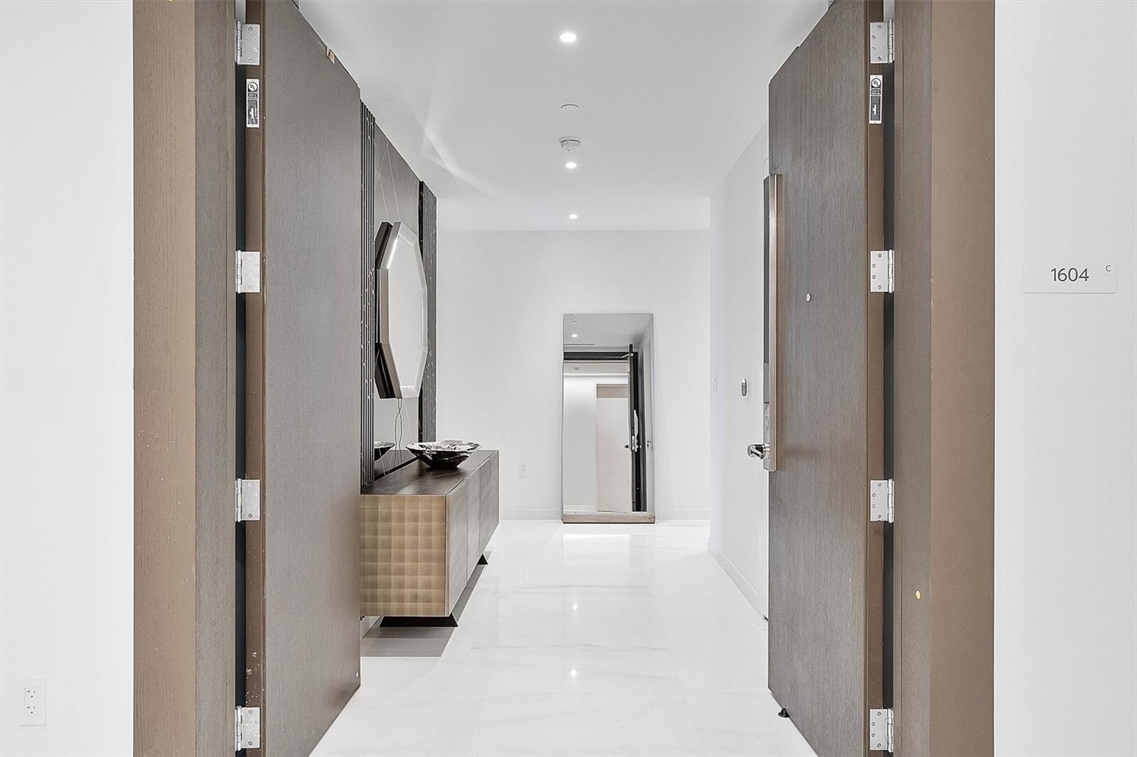 Building Photo - 300 Biscayne Boulevard Way