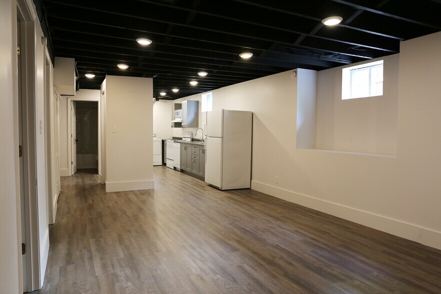 living room - 1511 Leavenworth St