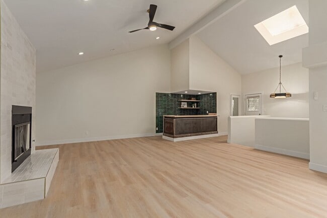 Building Photo - Charming 3-Bedroom Mid-Century Gem in the ...