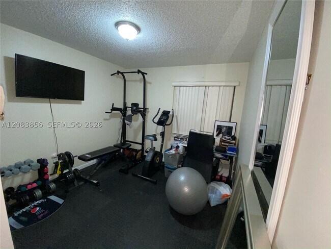 Building Photo - 9435 Fontainebleau Blvd