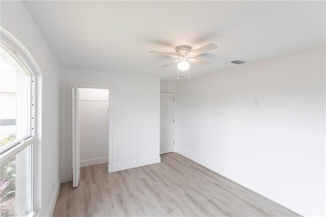 Building Photo - 2007 NW 21st St