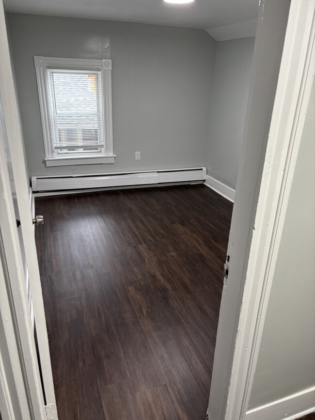 Building Photo - 463 Orchard St