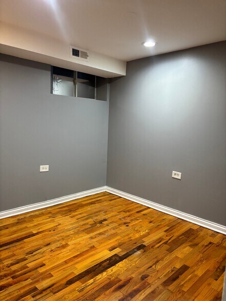 Building Photo - 1626 N Kildare Ave