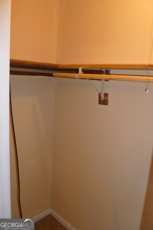 Building Photo - 6627 Bent Creek Dr