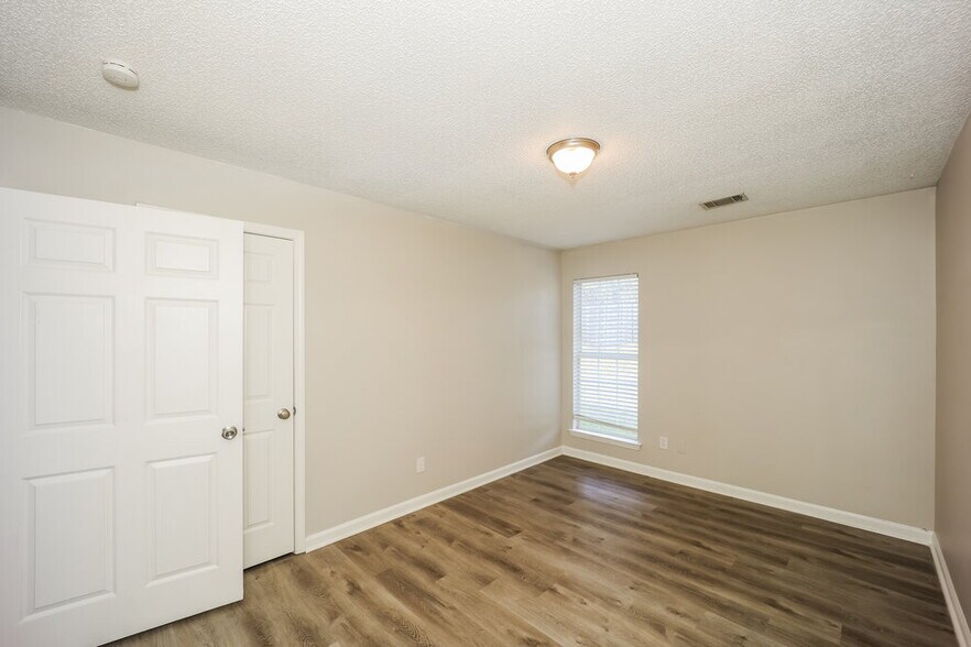 Building Photo - 3568 Brookstone Way