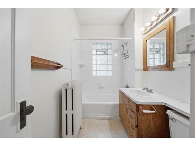 Building Photo - 3237 Lyndale Ave S