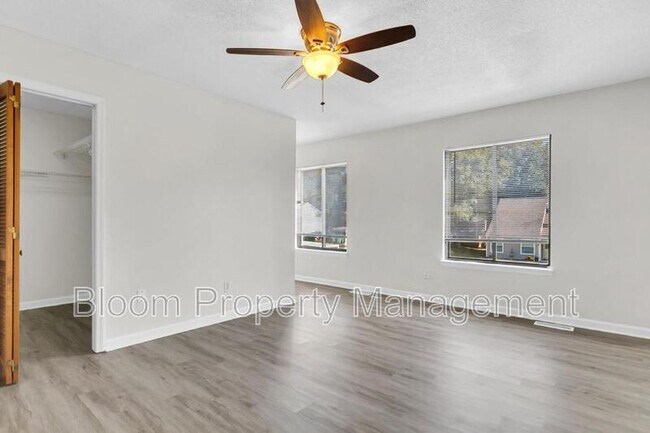 Building Photo - 111 Cottonwood Dr