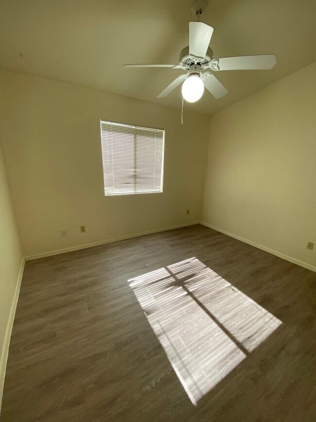 Building Photo - 10237 E Desert Crossings Way