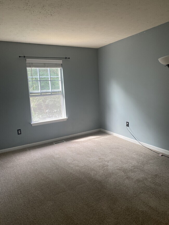 Building Photo - 1707 Carriage Cir