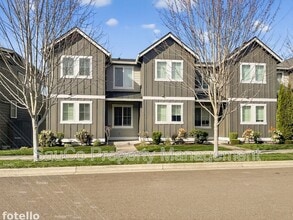 Building Photo - 6473 SE Genrosa St