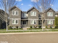 Building Photo - 6473 SE Genrosa St