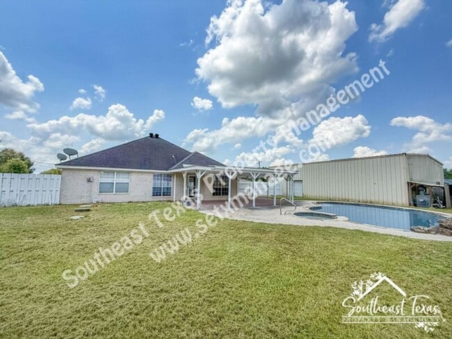 Building Photo - 7912 South Dr
