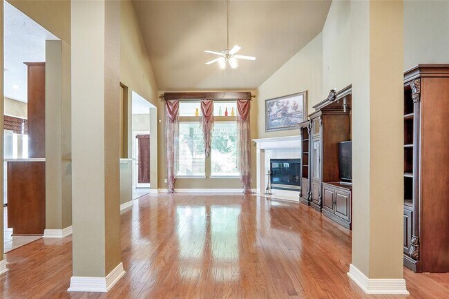Building Photo - 5534 Chesapeake Pl
