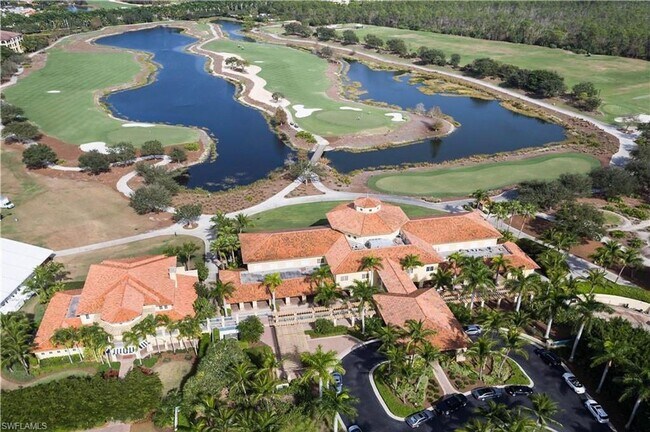 Building Photo - Beautifully decorated split 2/2 in stunnin...