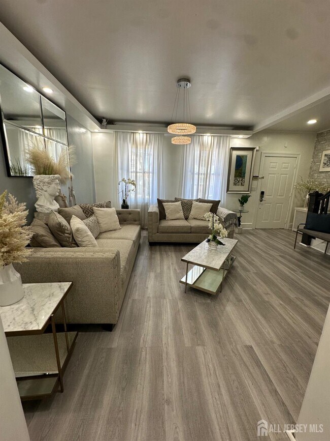 Building Photo - 421 Brace Ave