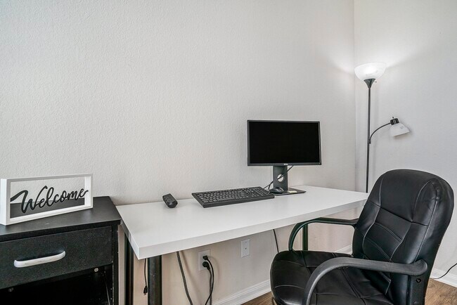 Building Photo - 8302 Tourmaline Wy