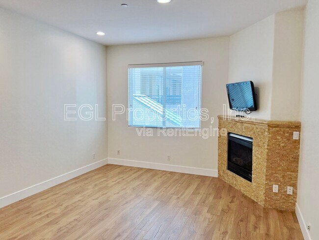 Building Photo - 16123 W Sunset Blvd