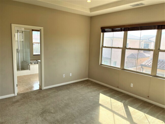 Building Photo - Gorgeous 3 bedroom home In the heart of Ir...