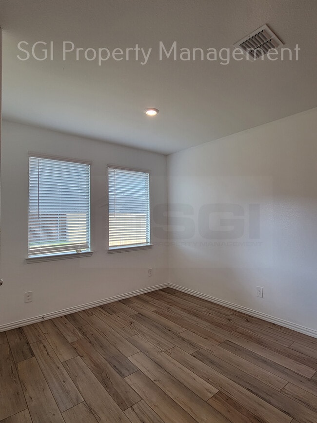 Building Photo - 3805 Thomas Plns Dr