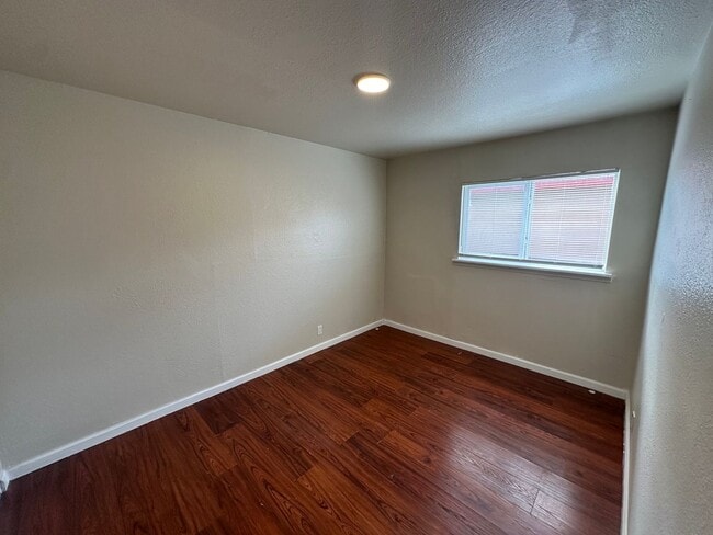 Building Photo - 317-323 S 26th St