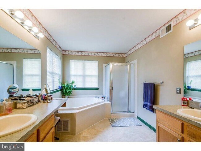Building Photo - 9 Buttonwood Dr